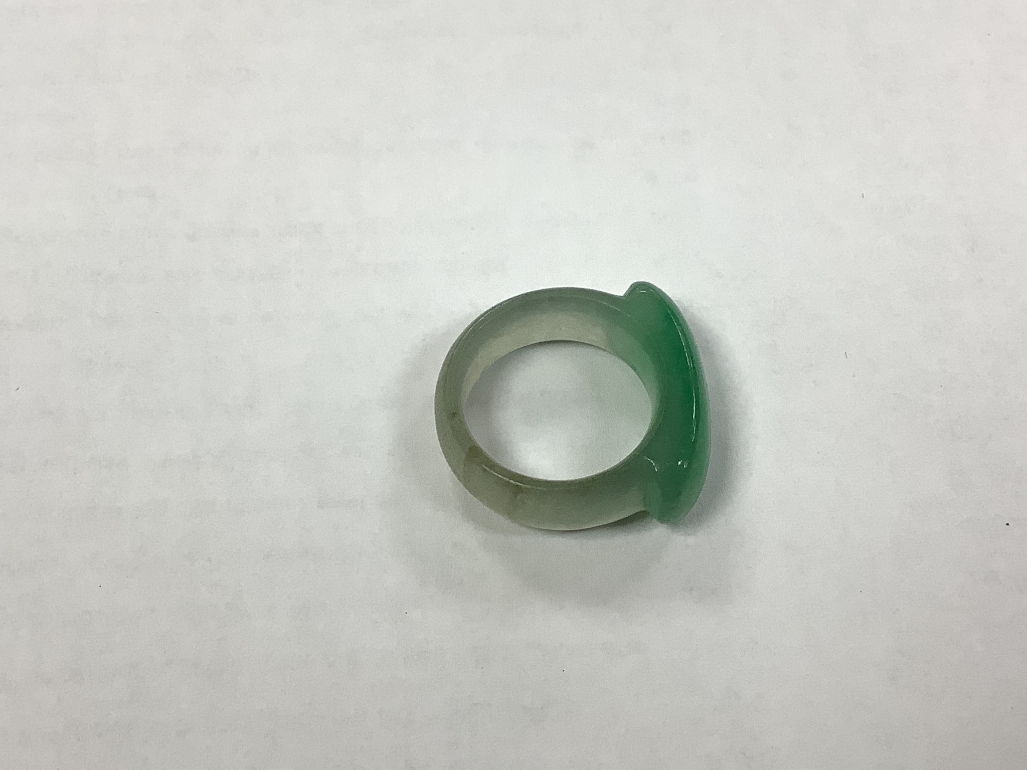 A Chinese jadeite ring, 19th/20th century, 22mm diameter